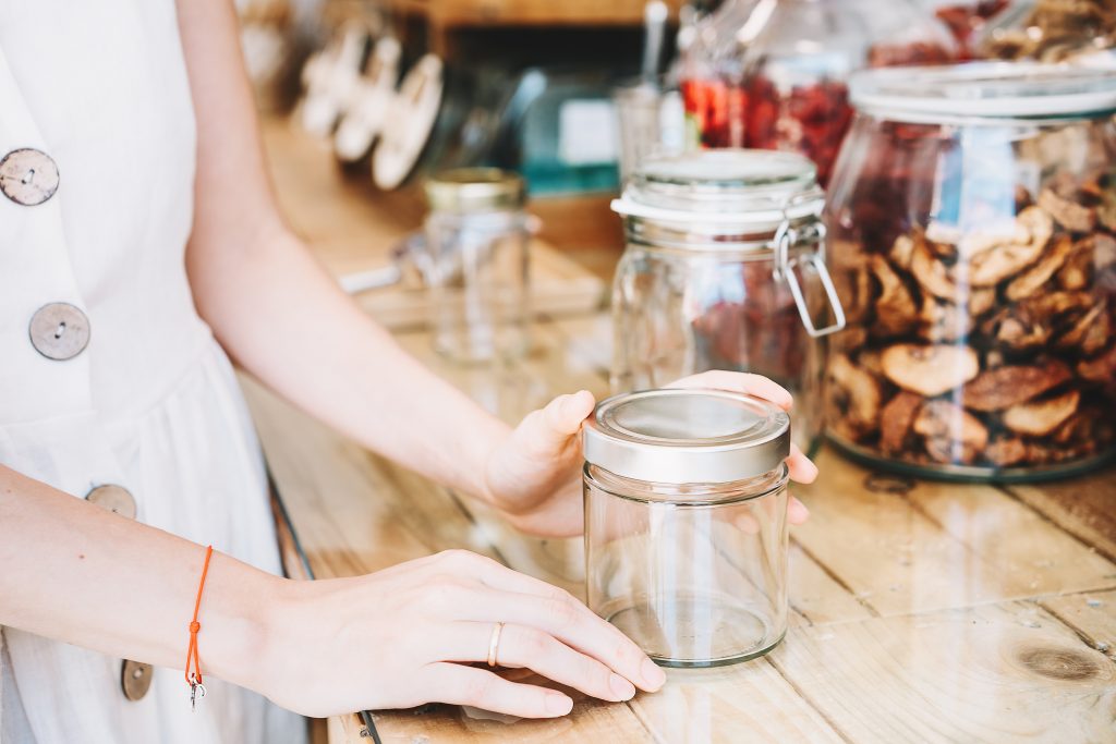 If you're trying to live a more low-waste life, you need to know these low-waste travel tips! When putting together your packing list, try bringing your own utensils and reusable dishes!