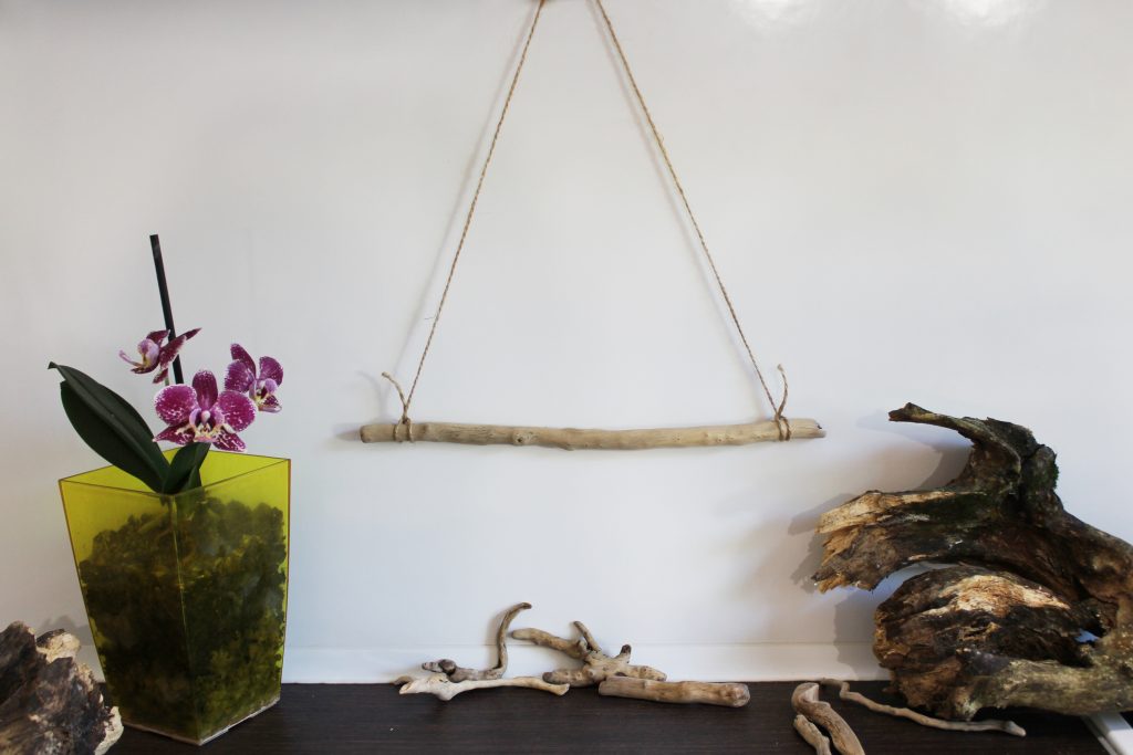 I love the look of driftwood. It provides a bit of texture and adds a great rustic appeal to any space. There are a wide variety of projects that you can create with driftwood! So stop what you are doing and head off to your local beach in search of an epic piece of driftwood for one of these DIY driftwood projects. Making a dream catcher out of driftwood will be your new favorite DIY project!