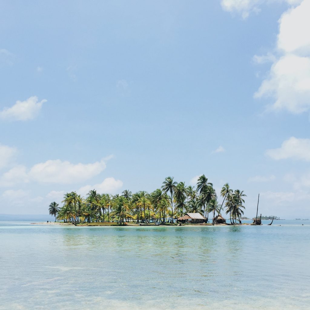 If you're eager to get out and see the world, consider heading to the British Virgin Islands. Here's what you should do if you're planning a vacation there. Add these items to your sand bucket list! You will be in heaven!
