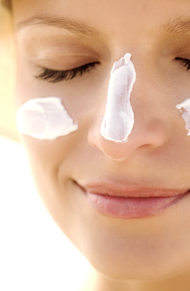 Now that the weather is warming up and the UV rays are stronger, wearing sunscreen has never been so important. But instead of using the store-bought kind, I recommend making your own DIY sunscreen. You will love using this sunscreen!